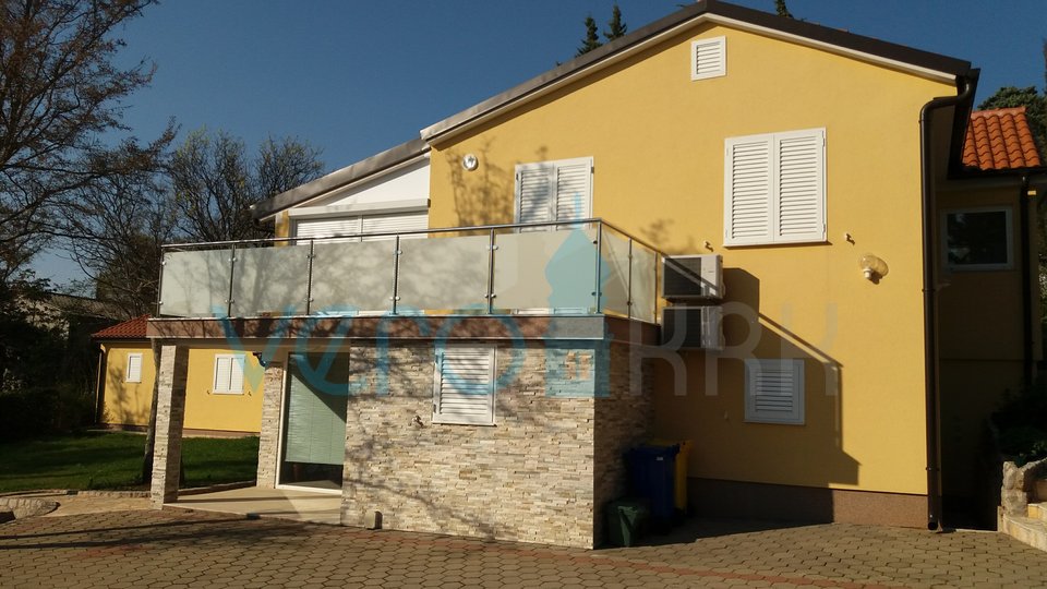 Island of Krk, Njivice, detached house with partial sea view, only 200m to the beach