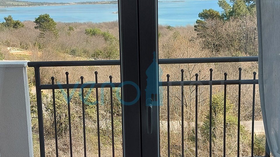 Uvala Soline, otok Krk, moderan dvosoban apartman na 2 katu s pogledom na more