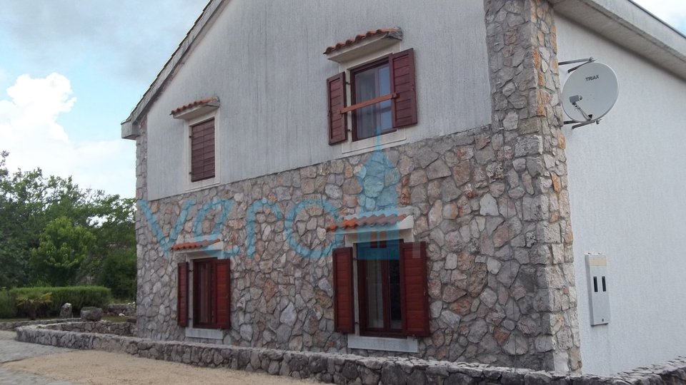 Isola di Krk, Dobrinj, dintorni, casa in pietra ristrutturata con ampio giardino