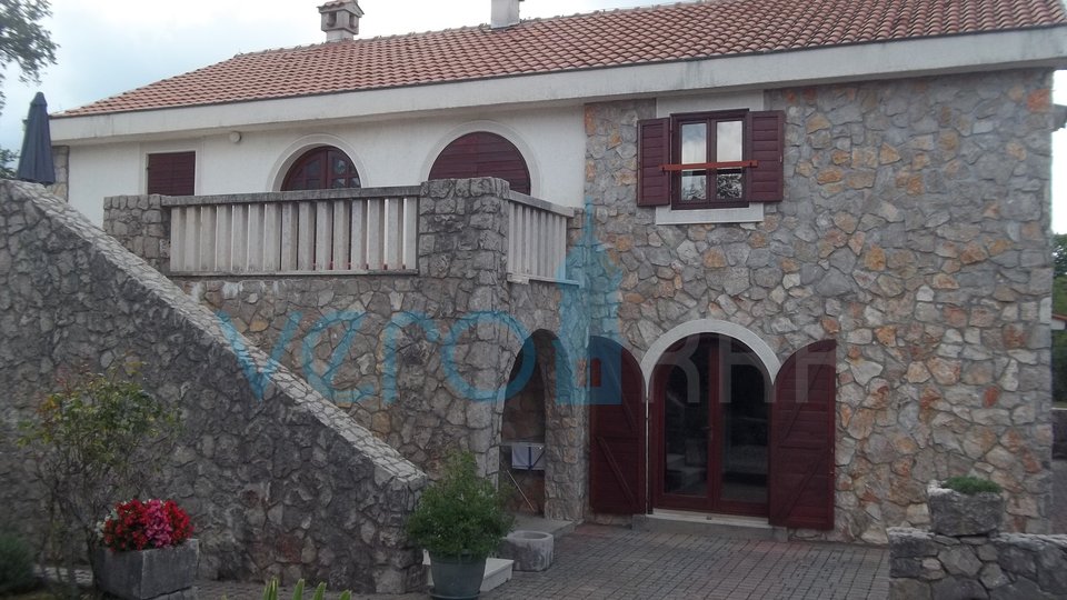Otok Krk, Dobrinj, okolica, obnovljena kamnita hiša z velikim vrtom