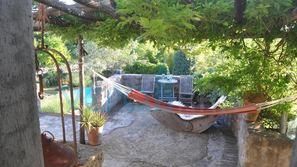 Dobrinj, Umgebung, freistehendes Steinhaus mit Pool und Garten