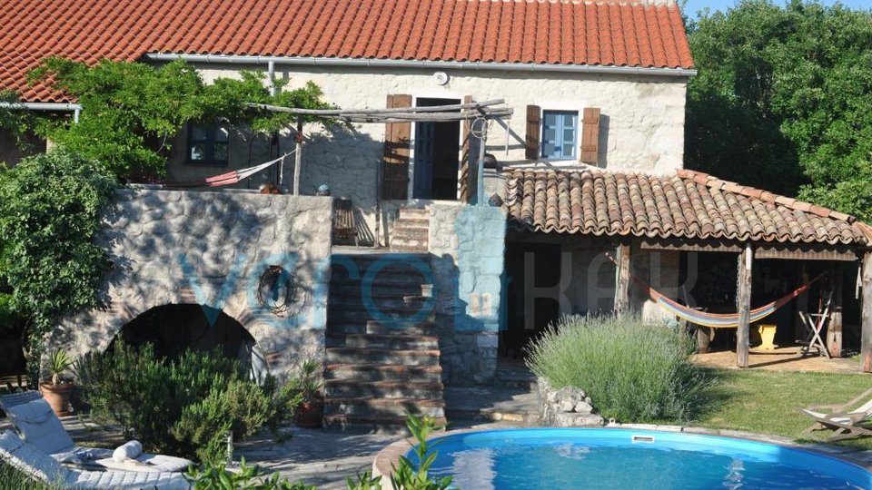 Dobrinj, dintorni, casa indipendente in pietra con piscina e giardino
