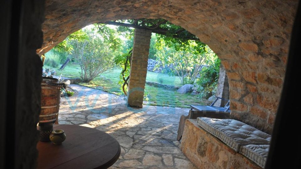 Dobrinj, dintorni, casa indipendente in pietra con piscina e giardino