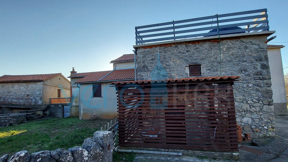 Otok Krk, okolica, obnovljena avtentična kamnita hiša s teraso in pogledom na morje