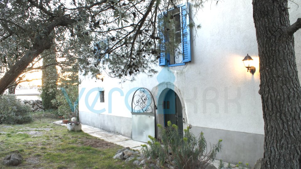 Otok Krk, okolica grada Krka, samostojeća adaptirana starina