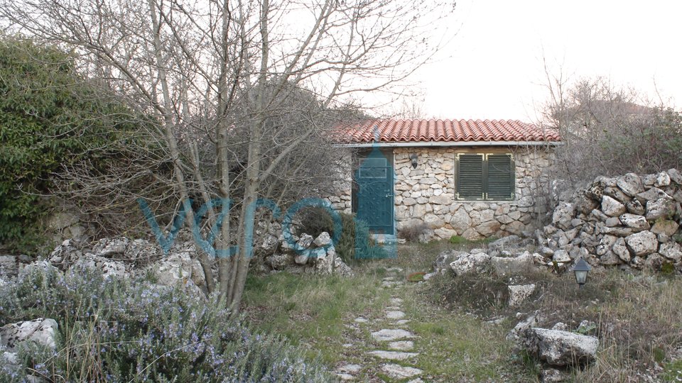 Die Insel Krk, Umgebung von Krk, altes renoviertes Einfamilienhaus