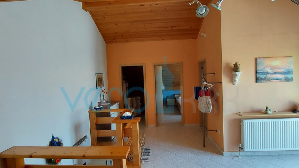 Njivice, Insel Krk, schöne Wohnung 117 m2 mit Panoramablick auf das Meer und Garage