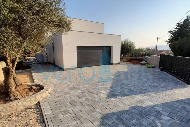 The town of Krk, wider surroundings, modern functional house with garage and pool