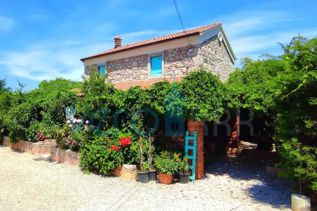Dobrinj, wider area, Stone house with swimming pool and auxiliary building in a quiet location