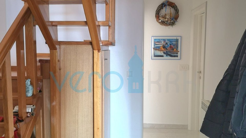 Malinska, Two-story apartment with a sea view