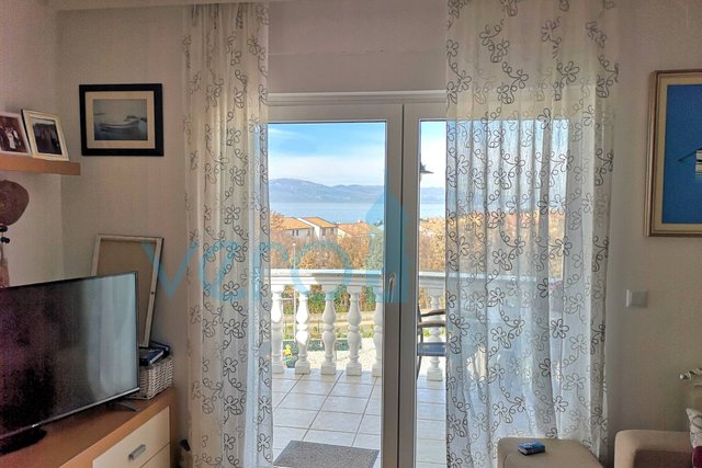 Malinska, Two-story apartment with a sea view