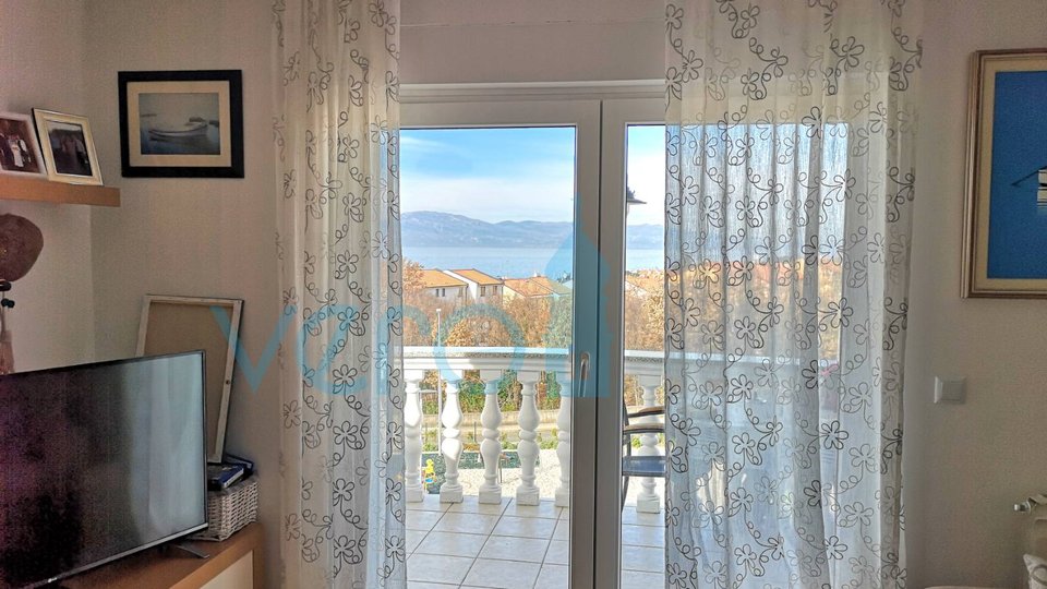 Malinska, Two-story apartment with a sea view
