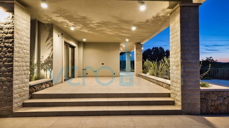 Malinska, Okolica, Luksuzna samostojeća obiteljska kuća 323 m2 s pogledom
