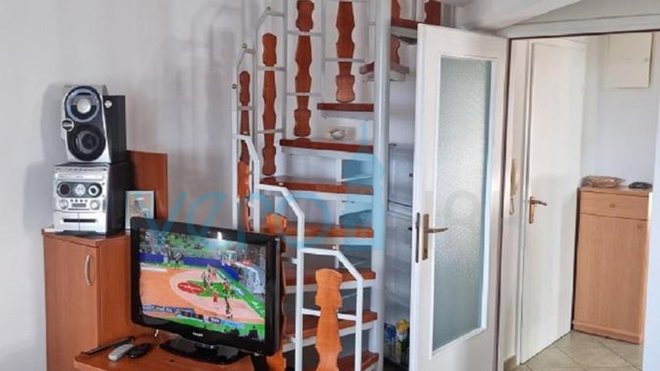 Otok Krk, Malinska, Zwei-Zimmer-Wohnung mit Aussicht, zu verkaufen