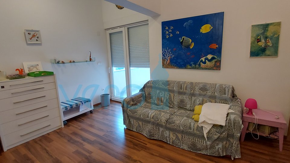 Šilo, isola di Krk, appartamento 44 m2, vista mare, piscina, in vendita
