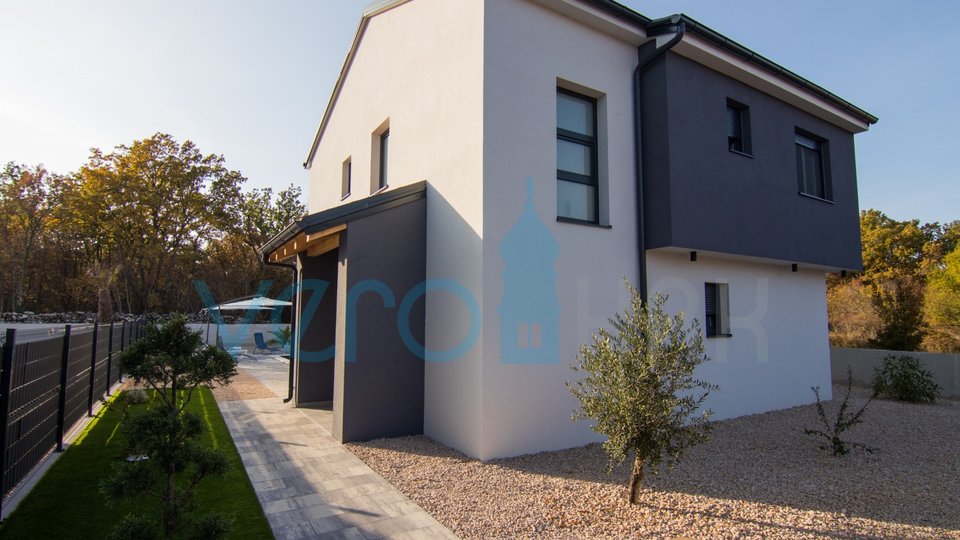 Insel Krk, Region Dobrinj, moderne Villa mit Swimmingpool, zu verkaufen