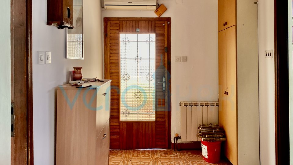 Island of Krk, City of Krk, House flat with garden and sea view, for sale