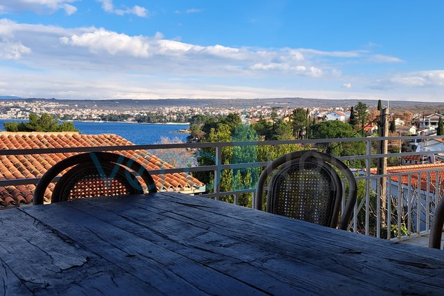 Malinska, three-room apartment 61 m2, only 80 m from the sea, view, for sale