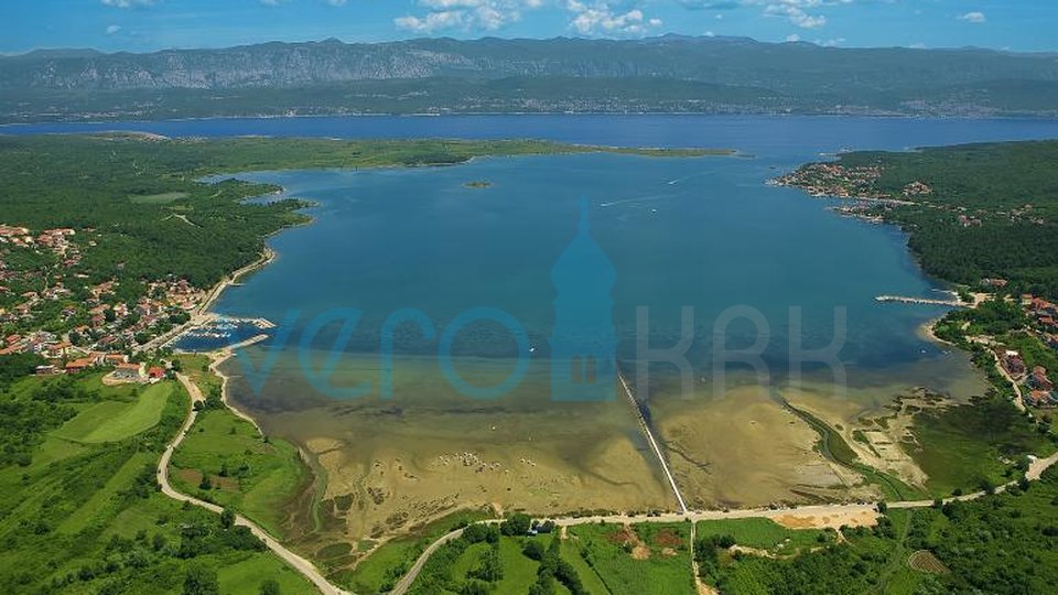 Otok Krk, Soline, stan u prizemlju od 100m2, 150m do mora, prodaja