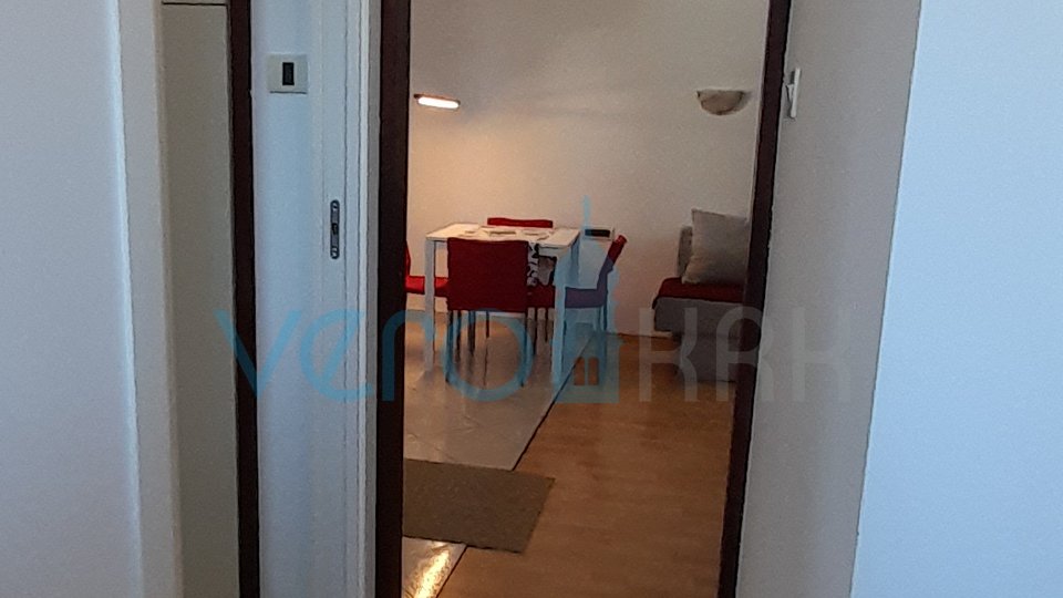 Njivice, Wohnung im Erdgeschoss 38m2 mit Hof, zu verkaufen