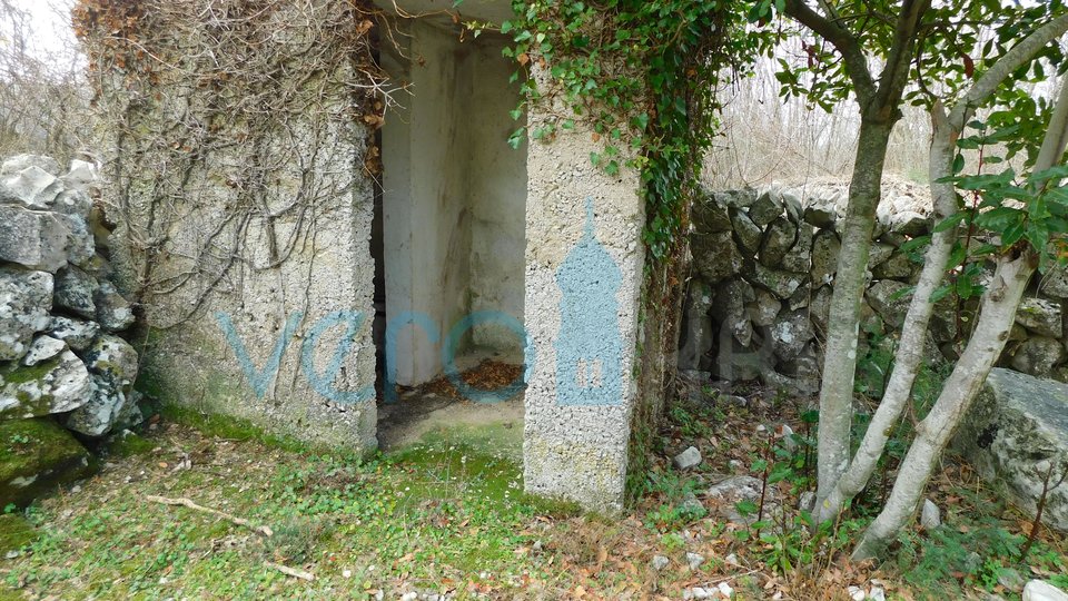 Isola di Krk, zona Dobrinj, vecchia casa da ristrutturare, in vendita
