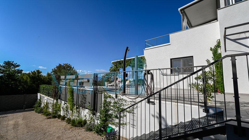 Insel Krk, Malinska, Modernes Einfamilienhaus mit 2 Wohnungen und Meerblick, zu verkaufen