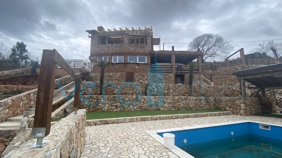 Dobrinj, surroundings, Detached house with a swimming pool and a large garden, for sale