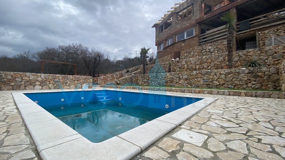 Dobrinj, Umgebung, Einfamilienhaus mit Swimmingpool und großem Garten zu verkaufen