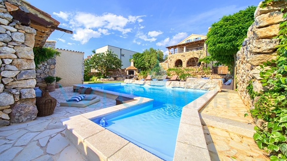 Malinska, villa bifamiliare con piscina e vista mare, in vendita