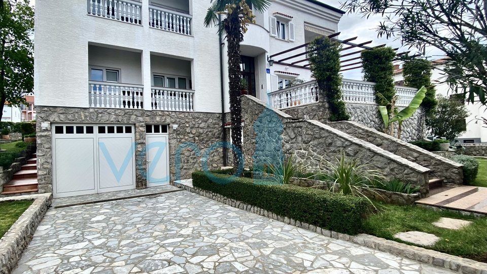 Insel Krk, Malinska, Einzigartige Villa mit Park und Swimmingpool in toller Lage, zu verkaufen