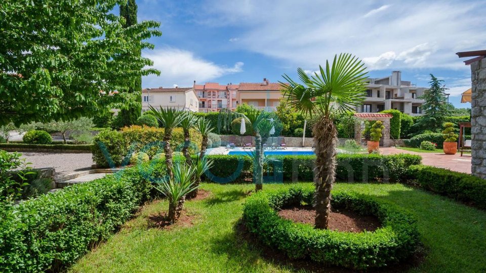 Otok Krk, Malinska,  Osebujna villa s parkom i bazenom na odličnoj lokaciji, prodaja