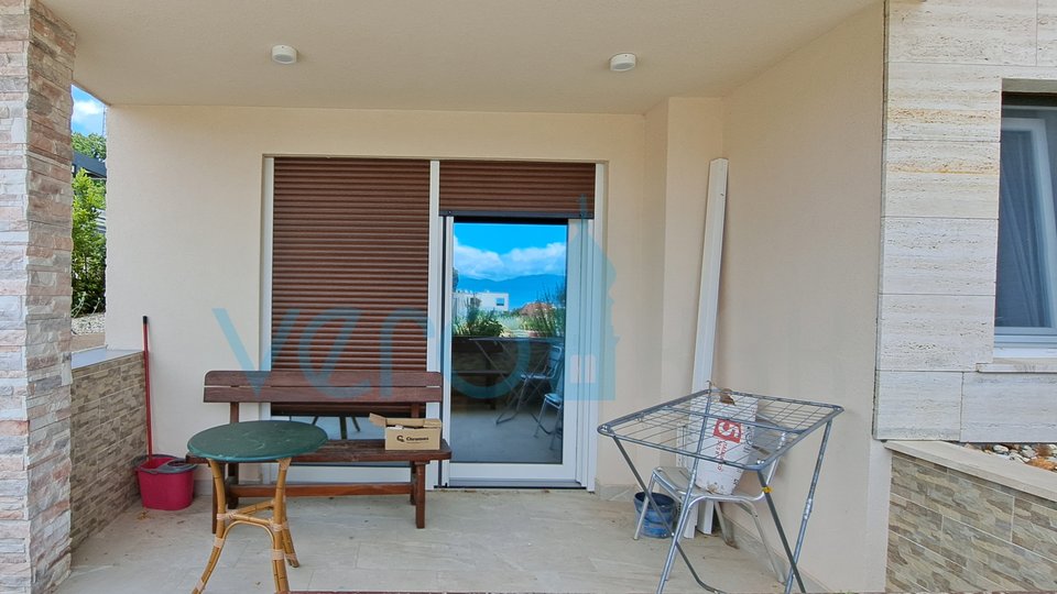 Otok Krk, Njivice, nov apartma 33 m2 s pogledom na morje in vrtom, za prodajo