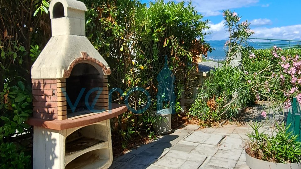Čižići, otok Krk, dvoetažni apartma 89 m2 z vrtom in pogledom na morje