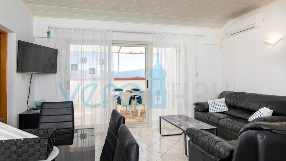 Island of Krk, Baška, Large attic apartment with a view, 400m from the sea, for sale