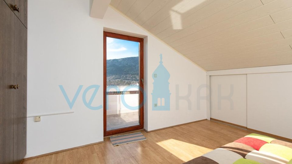 Island of Krk, Baška, Large attic apartment with a view, 400m from the sea, for sale