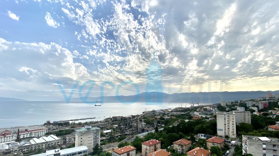 Rijeka, Podmurvice, Jednosoban stan 62m2 u neboderu s otvorenim pogledom na more i grad, prodaja