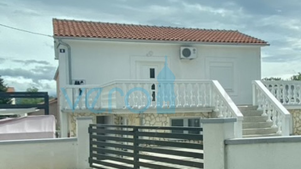 Otok Krk, Dobrinj, okolica, adaptirana samostojeća kuća, prodaja