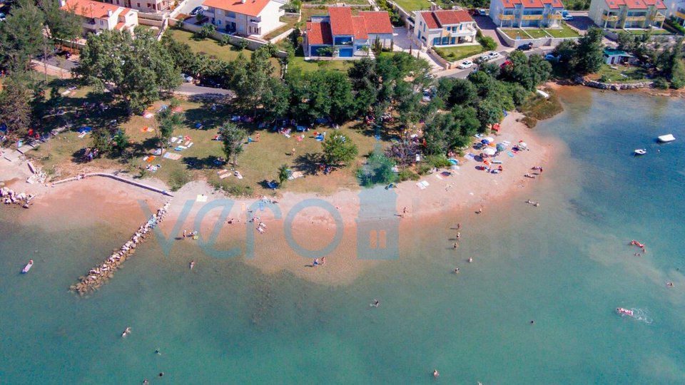 Otok Krk, Uvala Soline, samostojeća kuća sa 6 apartmana i pogledom na more, prodaja