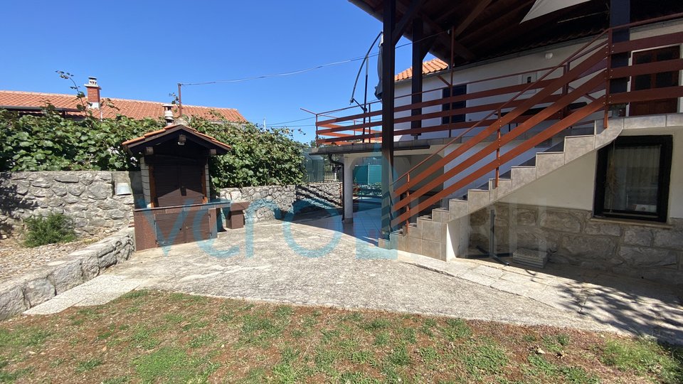 Dobrinj, surroundings, Detached house with two apartments and garden, for sale