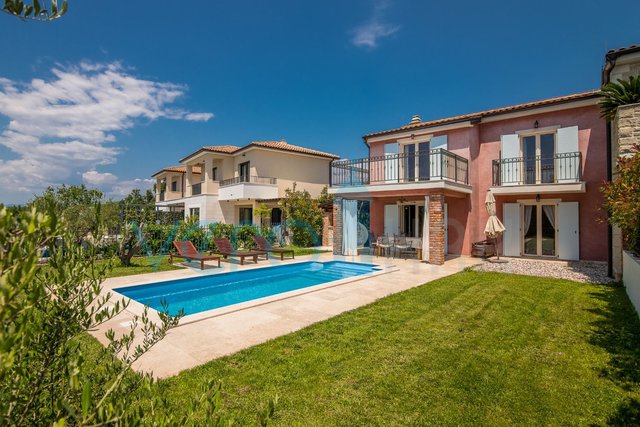Krk, dintorni, Casa bifamiliare 135m2 con piscina e vista mare, in vendita