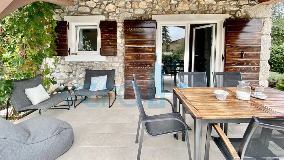 Dobrinj, Umgebung, Renoviertes Steinhaus mit Swimmingpool, zu verkaufen