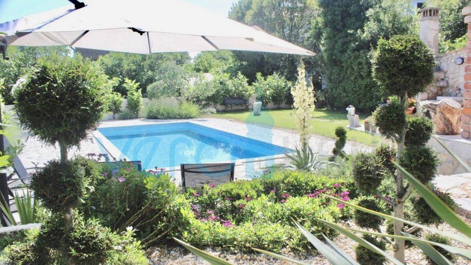 Dobrinj, surroundings, Renovated stone house with a swimming pool, for sale