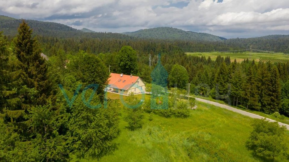 Ravna gora, casa indipendente arredata su un terreno di 1926m2, in vendita