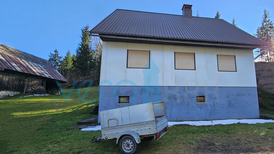 Tršće, okolica, Čabar, goranska kuća 120 m2 sa sjenikom, prodaja