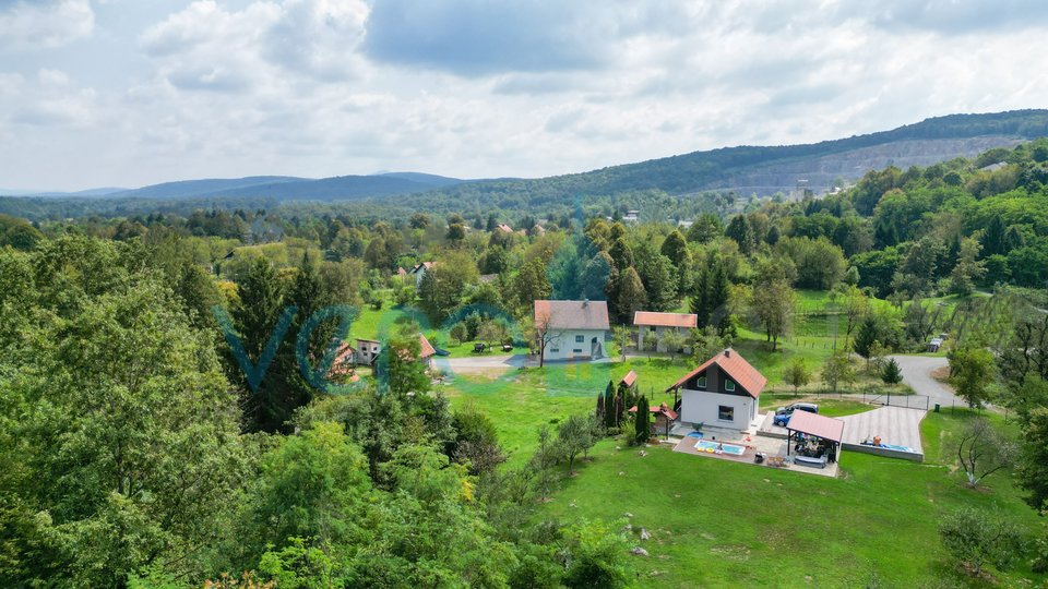 Karlovac, Tounj, novouređena kuća sa okućnicom 5900 m2 i bazenom, prodaja