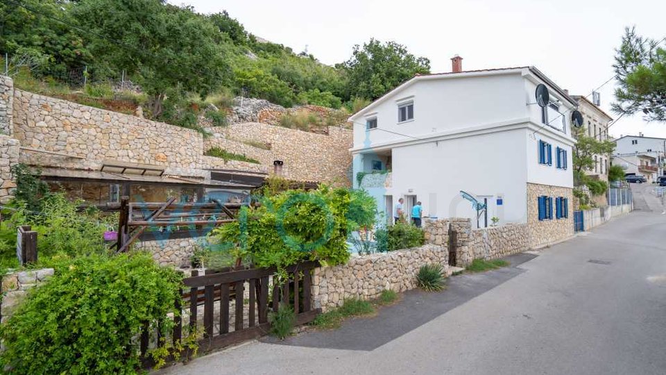 Insel Krk, Stara Baška, Einfamilienhaus, 4 Wohnungen, offener Meerblick, zu verkaufen