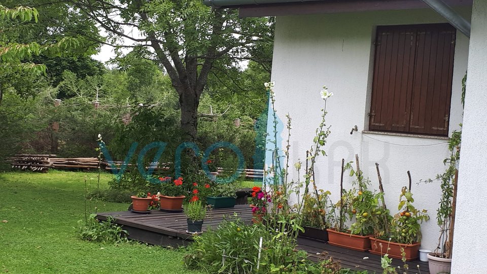 Gorski kotar, Begovo Razdolje, Goranska kuća s pomoćnim objektom u zelenilu, prodaja