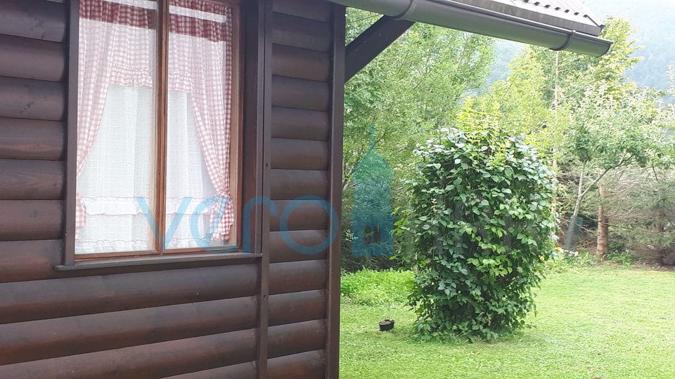 Gorski kotar, Begovo Razdolje, Goranska kuća s pomoćnim objektom u zelenilu, prodaja