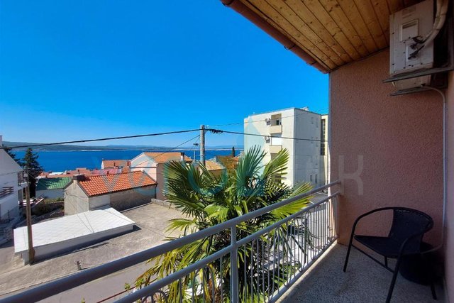 Crikvenica, a floor-through apartment with terraces and garage, 300m to the beach and the center, for sale