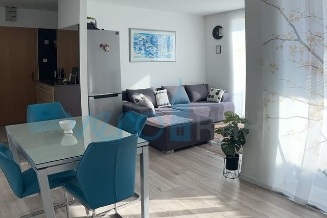 Malinska, otok Krk, prekrasan stan u prizemlju 60 m2, okućnica 40 m2, prodaja
